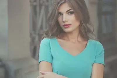 The League Bio Tips: 10 Effective About Me Examples!